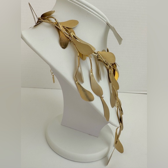 BCBGMAXAZRIA GOLD ELEGANT DROP NECKLACE - Picture 5 of 8